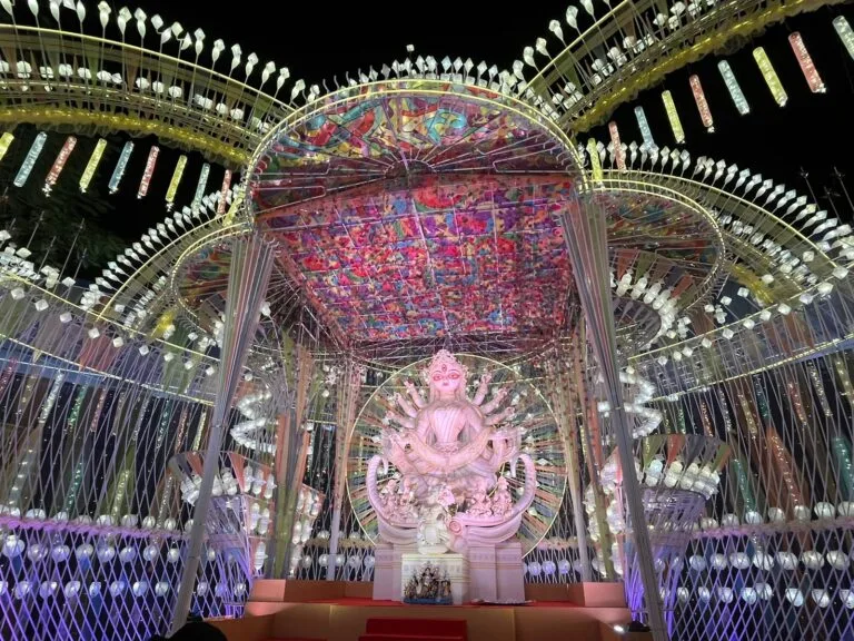 नवरात्री, हिन्दू त्योहार, शारद नवरात्री, चैत्र नवरात्री, दुर्गा माँ, महिषासुर, नौ दिन, नौ रातें, नवरात्री का महत्व, हिन्दू परंपरा, धर्मिक महत्व